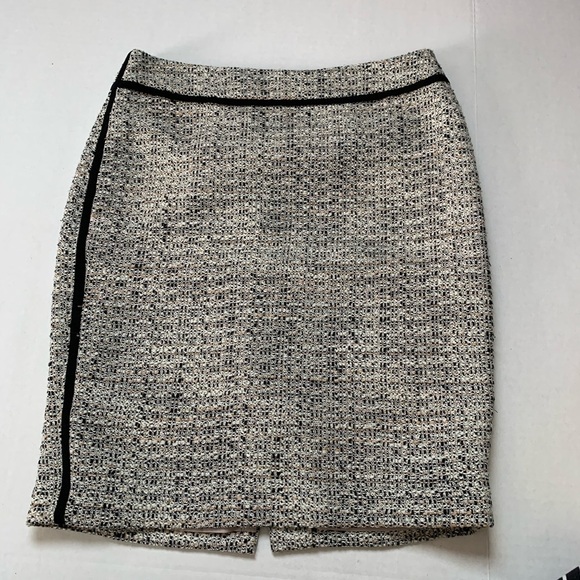 Ann Taylor Pencil Skirt Size 4 Petite - Picture 1 of 5